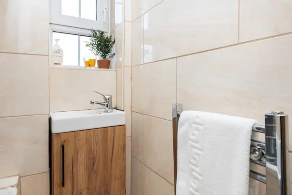 Apartmán Tranquil 1Br In South Bank With Onsite Parking Londýn Exteriér fotografie